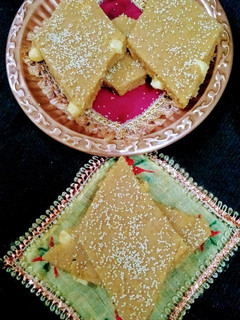 સુખડી(Sukhdi Recipe in Gujarati) રેસીપી મુખ્ય ફોટો