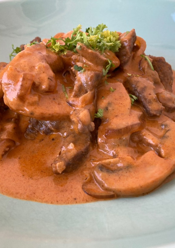 Una foto de Ternera Strogonoff o Stroganoff (бефстроганов)