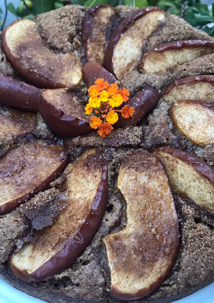 Una foto de Torta de manzana vegana sin gluten 🌱