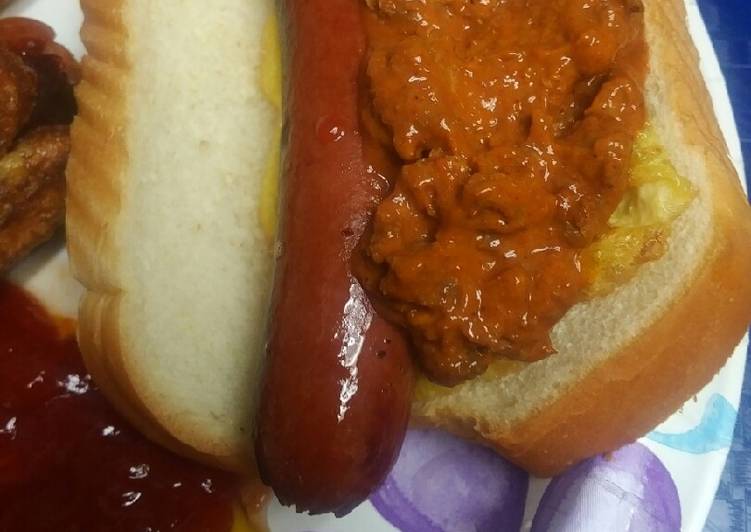 Step-by-Step Guide to Prepare Quick Egg and Chili-Dog