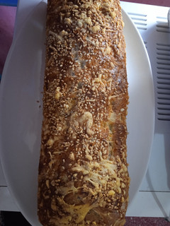 Una foto de Pan de trigo e integral, con mix de lino, girasol y chía🍞🍞🍞