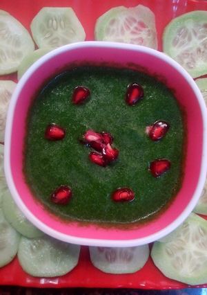 A picture of Navratri special coriander chutney.