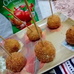 A picture of Chicken cheese balls.