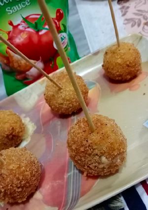 A picture of Chicken cheese balls.