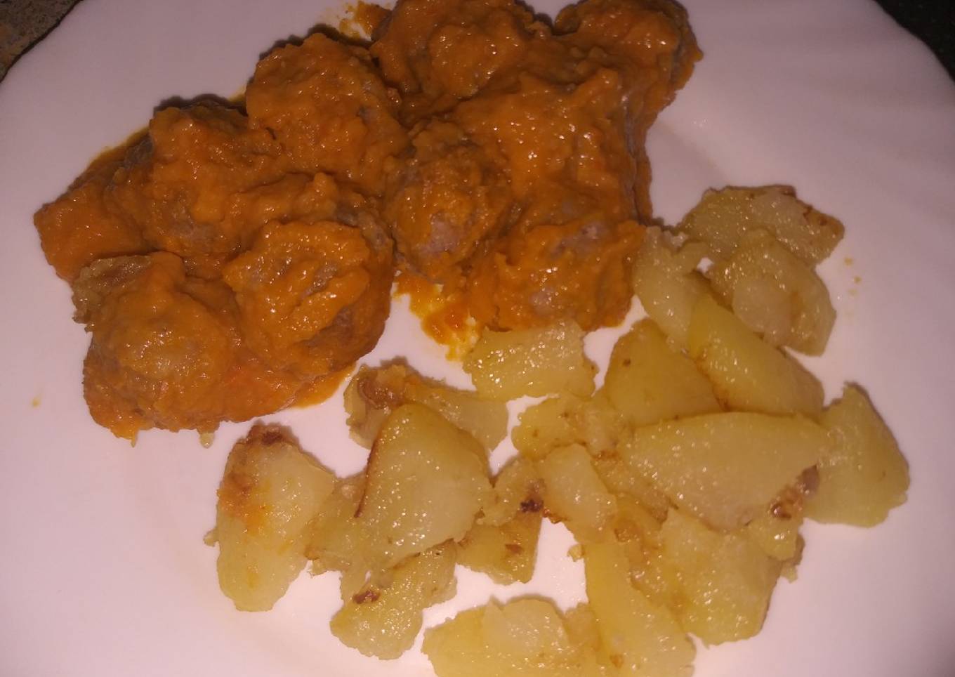 Albóndigas en salsa española