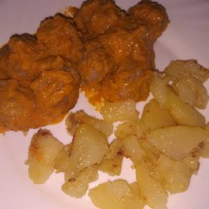 Albóndigas en salsa española