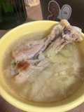 น่องไก่กะหล่ำปลีต้มซุปกระเทียม