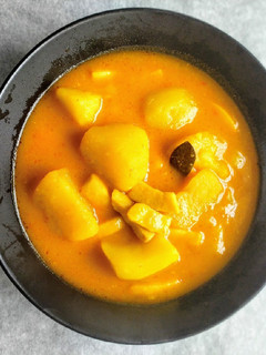 Una foto de Patatas guisadas con rabas de calamar