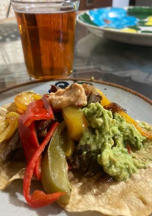 Una foto de Fajitas gri🍴una especialidad de mi casa hecho en México Mexican curios 🥑
