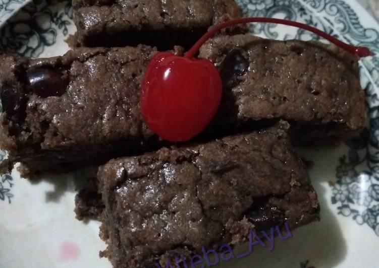 Resep Brownies pisang taburan kurma yang Menggugah Selera