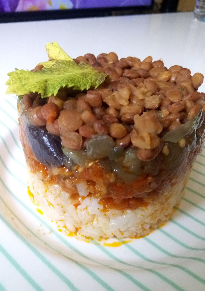 Una foto de Timbal de pisto por capas