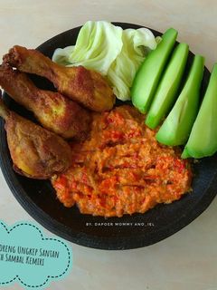Foto resep Ayam Goreng Ungkep Santan with Sambal Kemiri