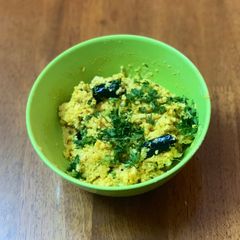 A picture of Kairichi dal / raw mango chutney.