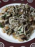 Champiñones con gambas y angulas