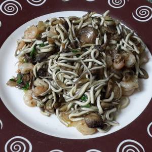 Champiñones con gambas y angulas