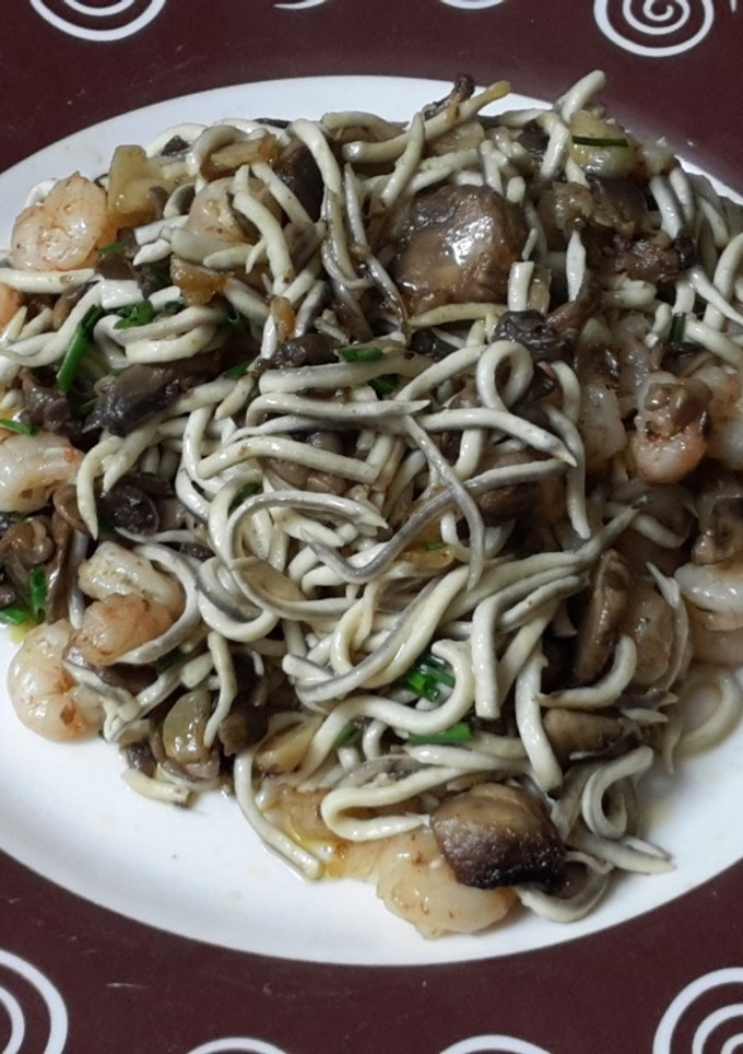 Una foto de Champiñones con gambas y angulas