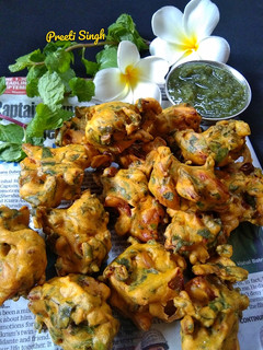पालक पकौड़े (palak pakode recipe in Hindi) रेसिपी मुख्य फोटो