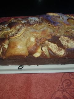 Una foto de Budín de manzana 🍎🍎