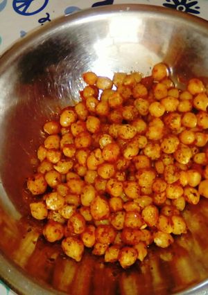 Una foto de Garbanzos salteados, ideal para acompañamiento o verduras... 😍