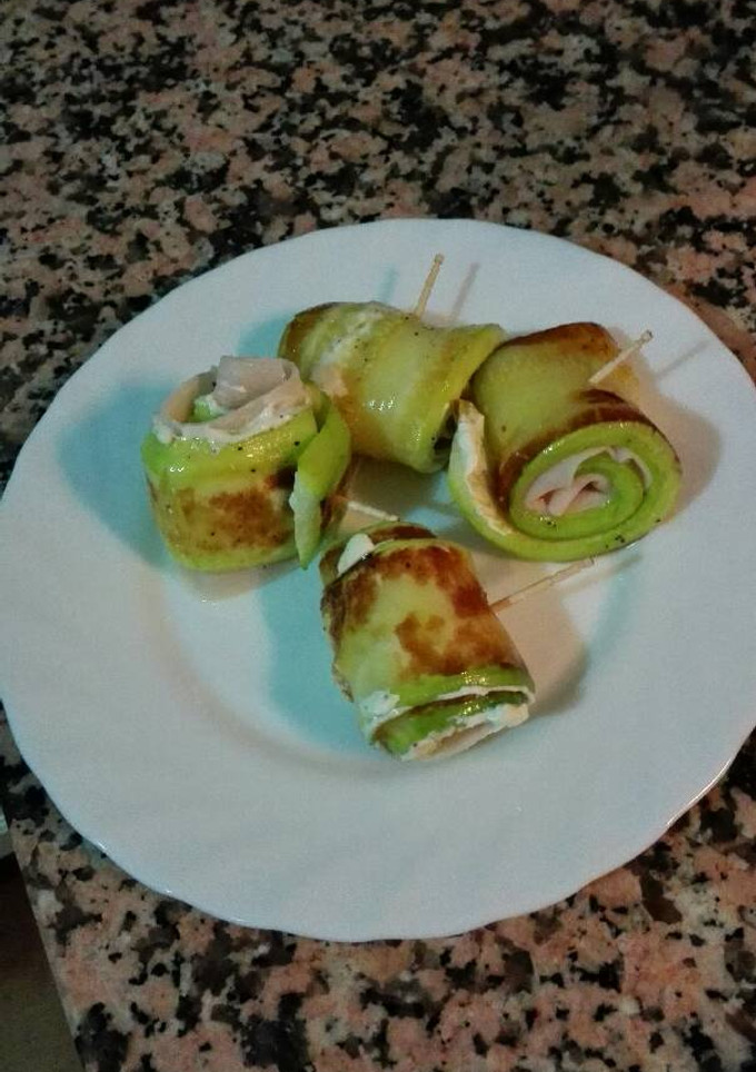 Una foto de Rollitos de calabacín