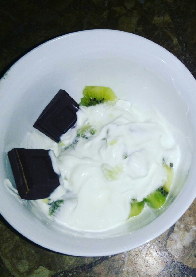 Una foto de Yogur griego con kiwi