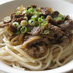A picture of Beef Udon.