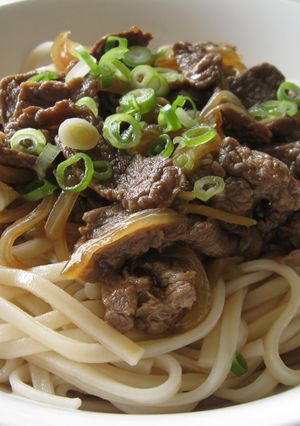 A picture of Beef Udon.