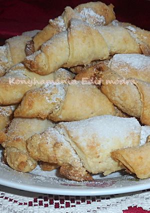 Hájas,diós kifli recept fotója