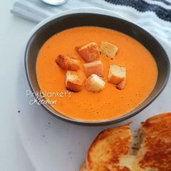 A picture of Tomato Soup and Grilled cheese sandwich.