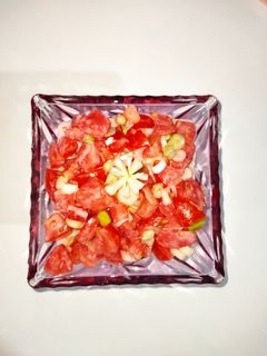 عکسی از دستور سالاد گوجه و پیازچه
