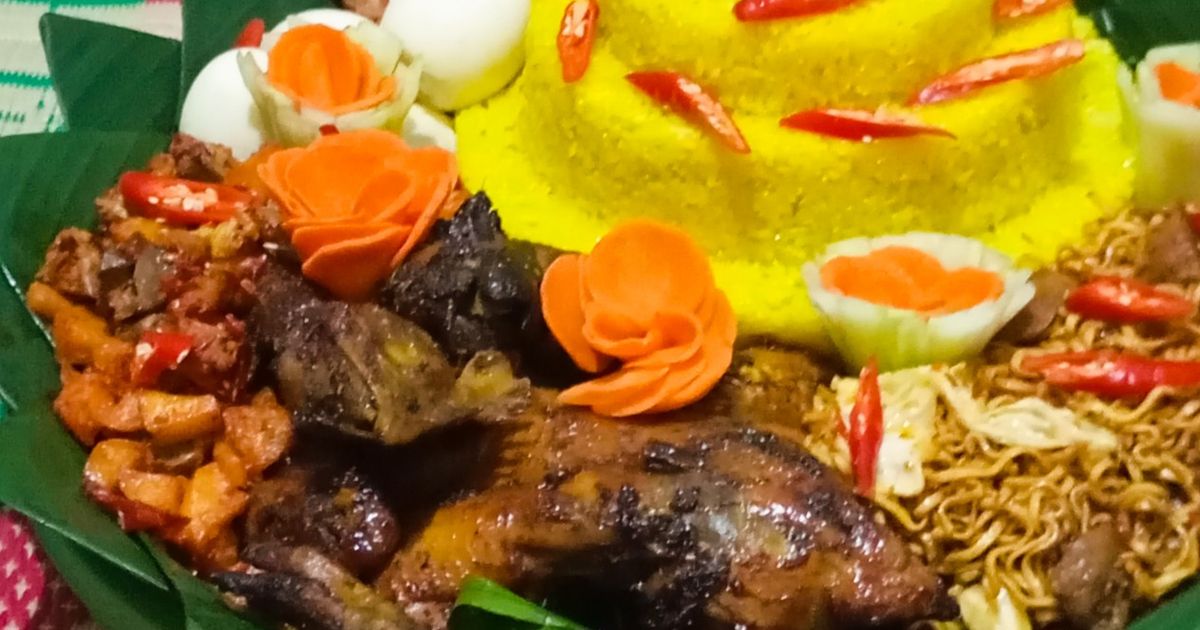 Tumpeng nasi kuning ketan Betawi buat khitanan Alaa Mama Anna
