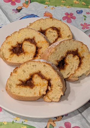 Sárgabaracklekváros piskótatekercs recept fotója