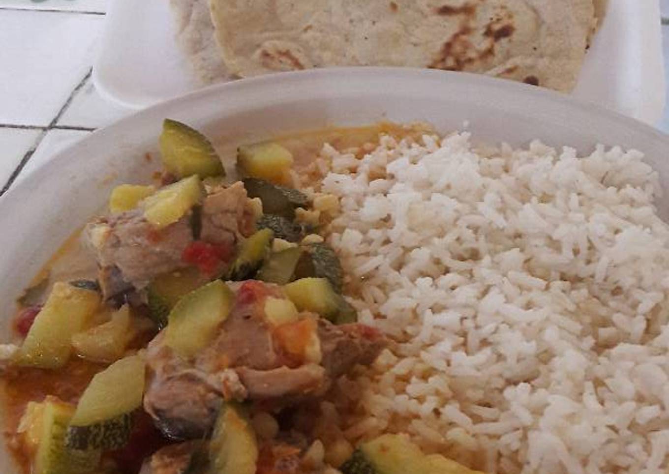 Puerco con calabazitas y elote