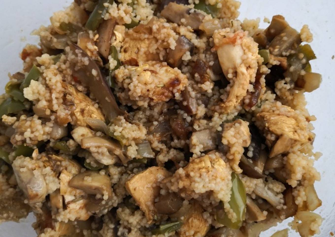 Cous-cous al curry con verduras y pollo