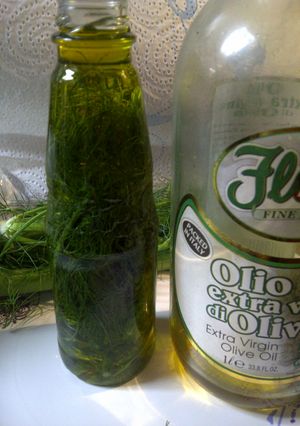 A picture of Fennel Infused Oil.