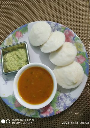 इडली सांबर (Idli samber recipe in Hindi) रेसिपी मुख्य फोटो
