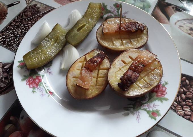 Картофель, запечённый с салом и луком