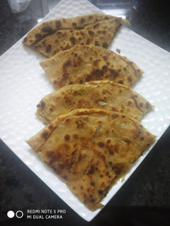 चीज़ प्याज़ का पराठा (Cheese pyaz ka paratha recipe in Hindi) रेसिपी मुख्य फोटो