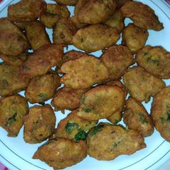 A picture of Moong dal pakora.