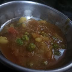 A picture of Aloo tamatar.