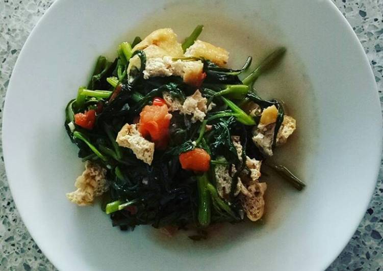 Steps to Make Favorite Water Spinach and Tofu Stir Fry (Oseng Kangkung Tahu)