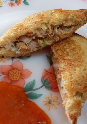 A picture of Tuna Fish Toasted Sandwich.