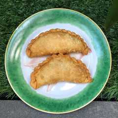 A picture of Pastel pisang caramel.