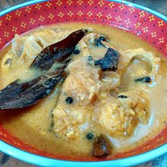 A picture of Fish in creamy yoghurt sauce.
