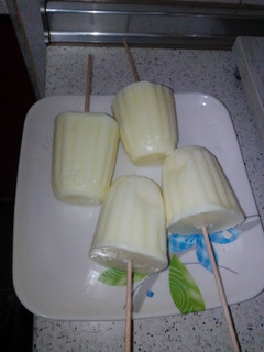 Una foto de Helado casero de limón facilísimo
