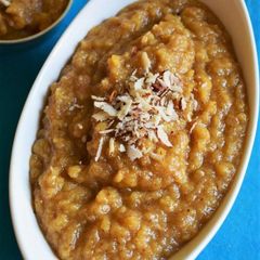 A picture of Seb Badam Halwa (Apple Almond Halwa).