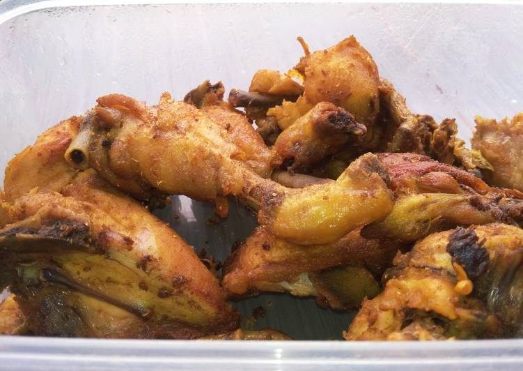 Resep Ayam goreng bumbu kuning ungkep oleh Dapoer Mama Dewi Cookpad