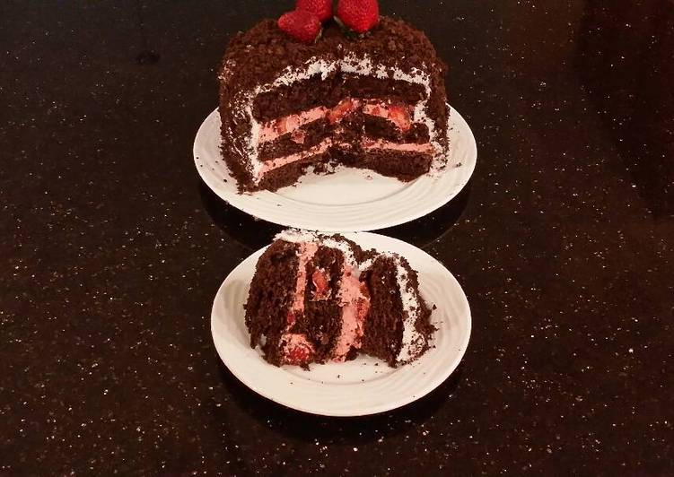 Recipe of Perfect Chocolate Layer Cake with Strawberry Cream Filling, White Chocolate Ganache Frosting coated with a Chocolate Crumble