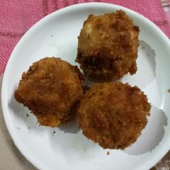 Potato cheese balls A picture of Potato cheese balls.