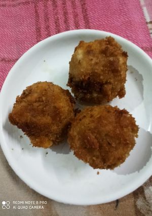 A picture of Potato cheese balls.